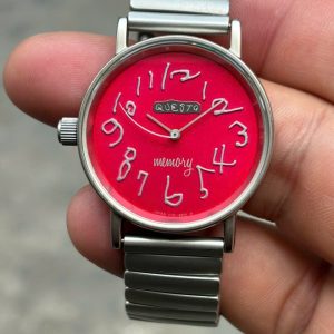 Questq Memory Quartz Vintage watch V701-1Y10 Red Dial stainless Steel back by OHARA Co., Ltd / case no.595176, made in Japan.