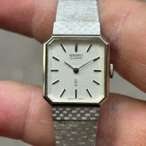 Seiko lady watch Quartz 16-5540, case no.840119, made in Japan .