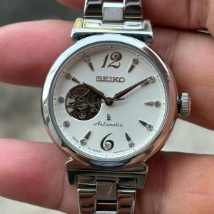 SEIKO LK Lafy automatic watch 4R38-00N0, made in Japan.