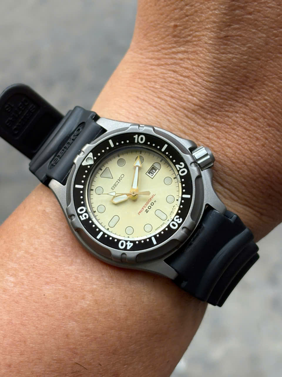 Seiko Diver Quartz Professional 200m 2A22-0310, case no.620516