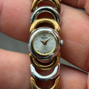 Seiko Ladies bracelet Quartz watch 1E20-0370, case no.6N0509, made in Japan.