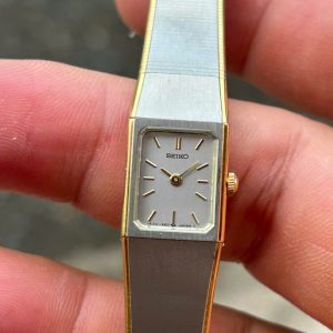 Seiko Ladies bracelet Quartz watch 1E20-5690, case no.600142, made in Japan.