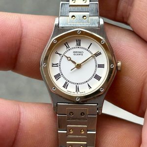 Seiko lady quartz watch 1221-0040, case no.530020, made in Japan.