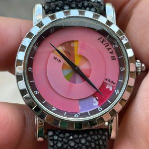 Rayuxi quartz watch , case no.G6002, made in Japan.