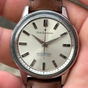 Seiko Sportsmatic Diashock 17 Jewels water 30 Proof automatic J13045, made in Japan.