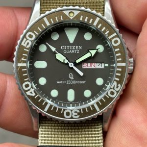 Citizen Diver Quartz water 150M Resist watch 1251-212452, case no.11200402, made in Japan.
