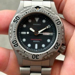 Seiko Titanium Diver Quartz 200m Professional 7C43-6A10 watch, case no.650169, made in Japan.