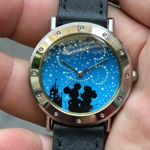 Tokyo Disneyland - Seiko Mickey Mouse V701-1670 Quartz watch , made in Japan.