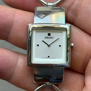 Vintage Seiko Lady Quartz Watch 1N00-6S10, case no.121351 , made in Japan.