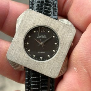 Daisys Maximal Montre Quartz watch stainless steel back base metal bezel, made in Japan.