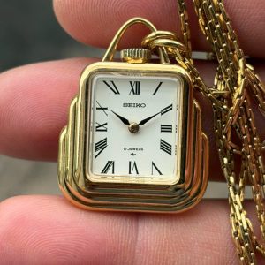 Seiko Necklace Watch Manual Winding 17 Jewels 11-4380, made in Japan.