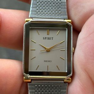 Vintage Seiko Spirit Mens Quartz Watch 7N01-5A50, case no.1D0913 , made in Japan.