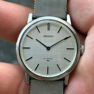 Seiko Chariot manual winding 2220-0180 , ST.Steel, hi beat 28800/ case no.253310, made in Japan.