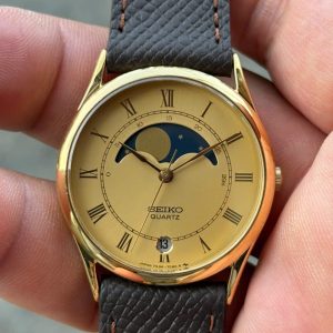 Seiko moon phase Quartz 7434-7000 Base metal Stainless steel back/ case no.500239, made in Japan.
