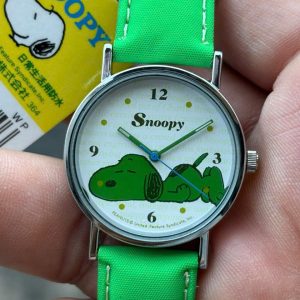 Snoopy PEANUTS quartz watch 1032-A42781, case no.8N16029, made in Japan.