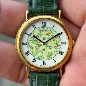 Seiko Quartz watch V700-6K30, case no.4D0140, made in Japan.
