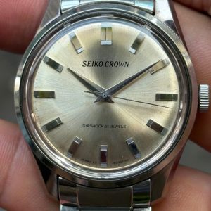 Vintage Seiko Crown manual winding 21 Jewels watch 57-8010, case no.5N04518, made in Japan.