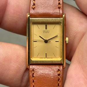 Seiko tank lady quartz watch 1221-5590, case no.400028, made in Japan.