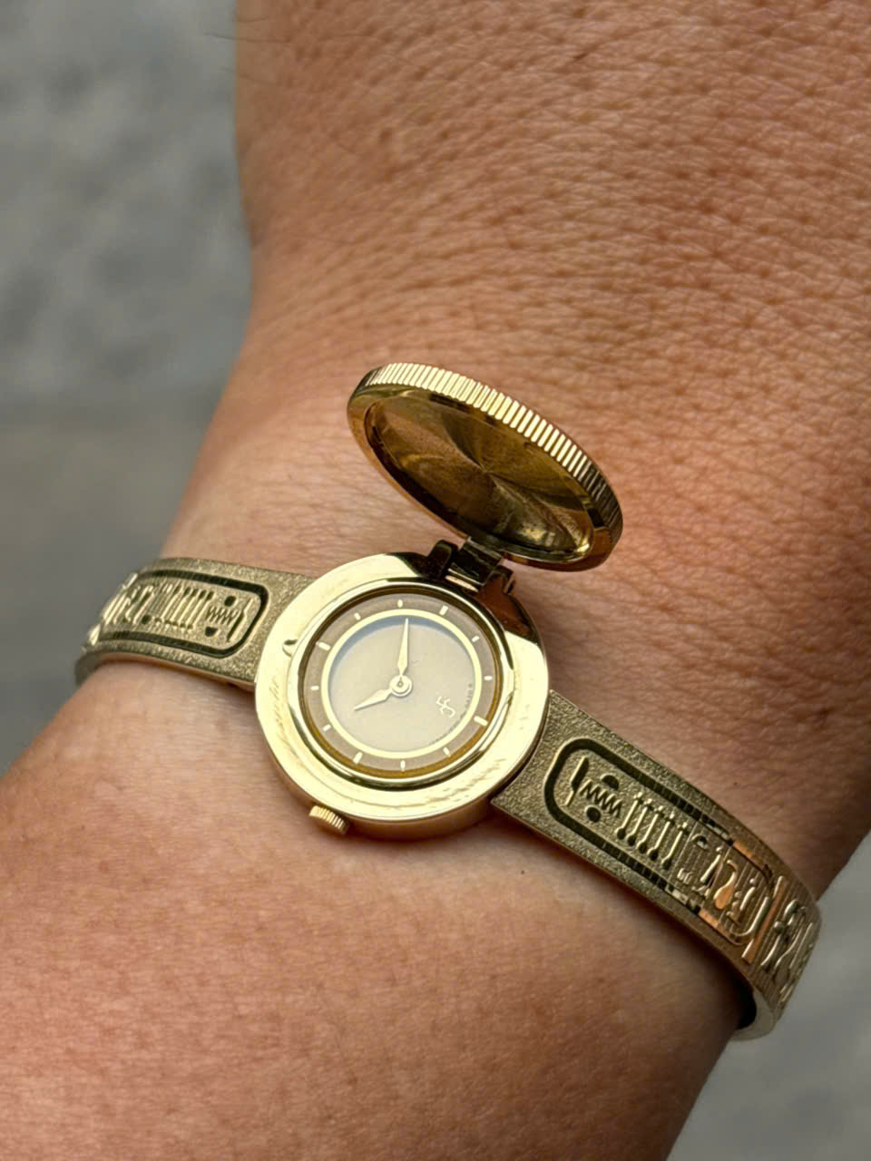SEIKO Golden Nefertiti Franklin Mint Egyptian 1E20-0A20 Quartz